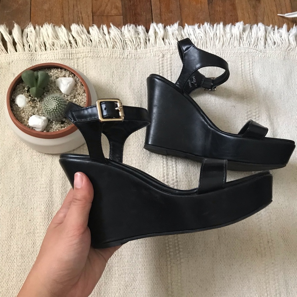 BLACK WEDGES